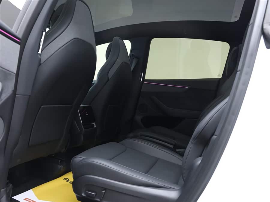 Tesla Model Y L 2025 immagine di auto #14