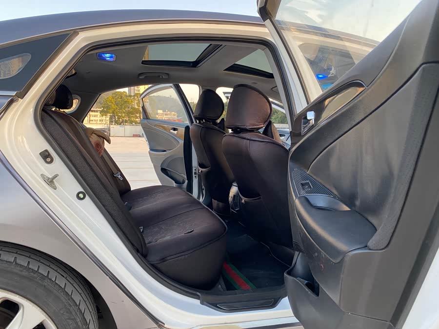 Hyundai Sonata 2011 image de voiture #14