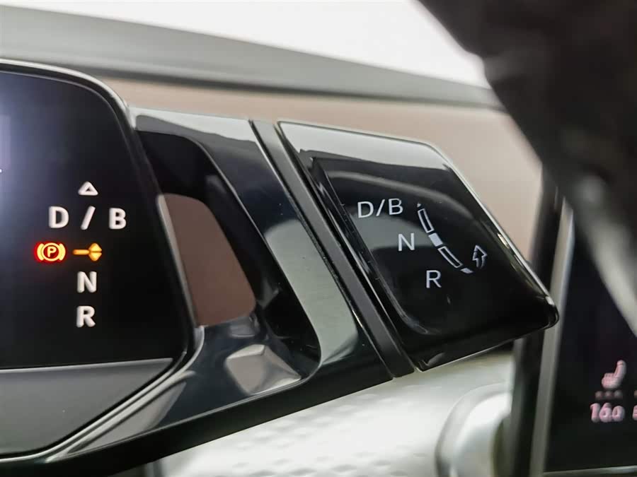 Volkswagen ID.6 X 2021 car image #14