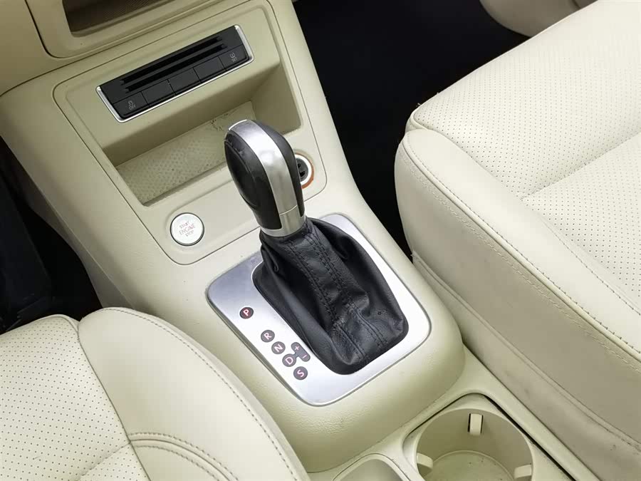Volkswagen Tiguan 2016 car image #14