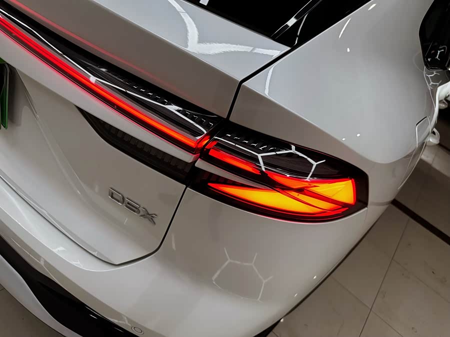 Roewe D5X DMH 2025 car image #14