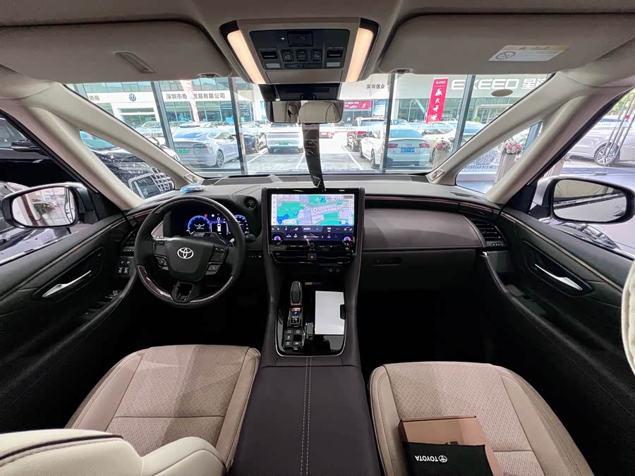Toyota Alphard car image #14