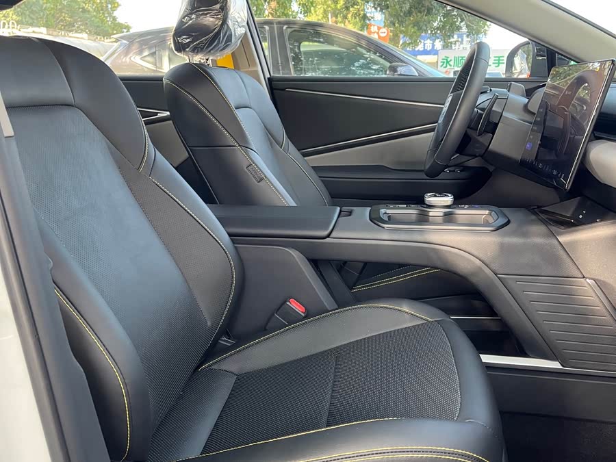 Toyota bZ5 2025 immagine di auto #14