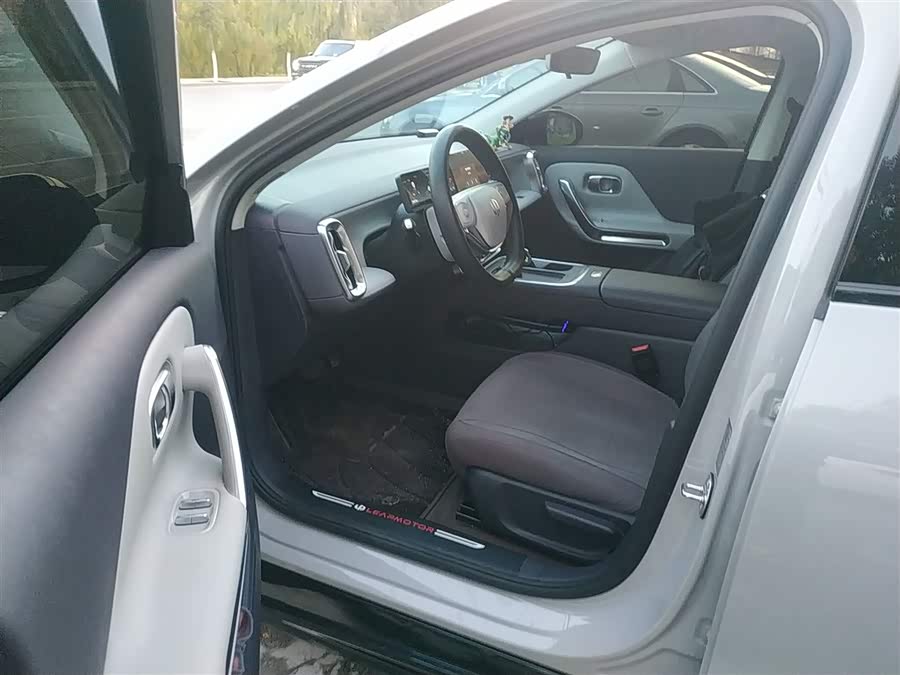 零跑汽车 零跑B01 2025 汽车图片 #14