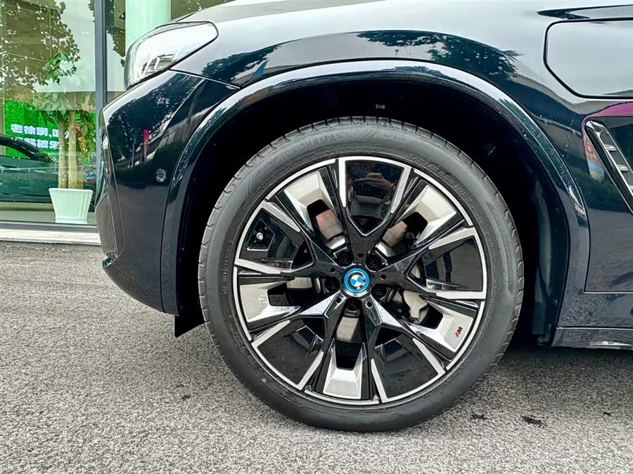 BMW iX3 2025 car image #14