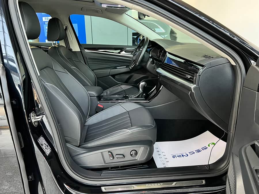Volkswagen Passat 2023 car image #14