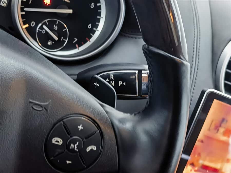 Mercedes-Benz GL Class 2012 car image #14