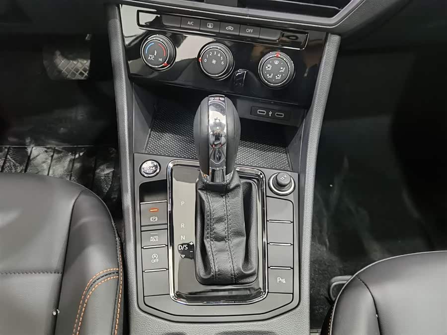 Volkswagen Bora 2023 car image #14