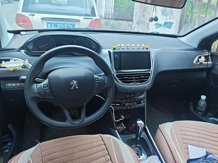Peugeot 2008 2018 car image #14