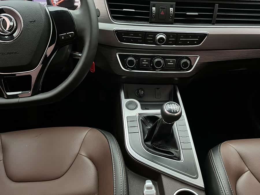 Forthing JOYEAR X6 2017 #14 Forthing JOYEAR X6 2017 car image #14