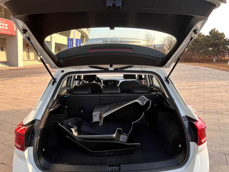 Volkswagen T-Roc 2022 car image #14