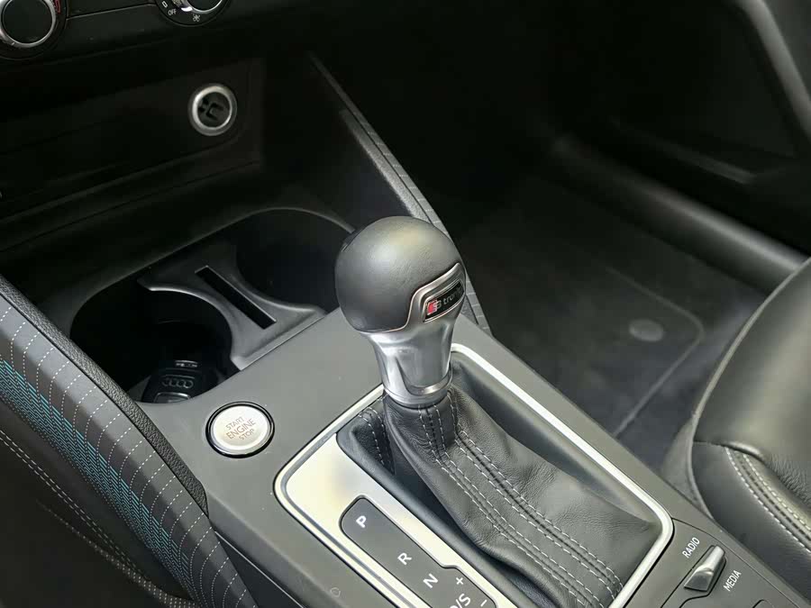 Audi Q2L 2022 car image #14