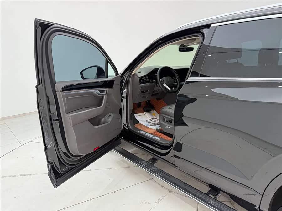 Volkswagen Touareg 2023 immagine di auto #14