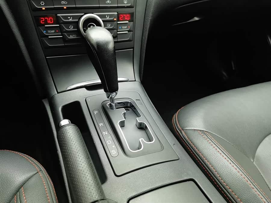 2015 car image #14