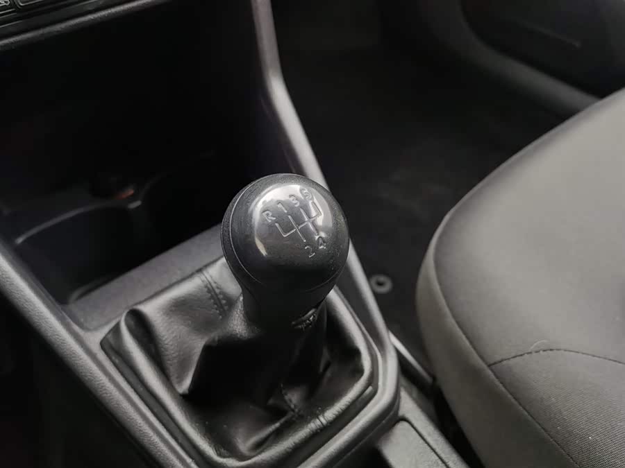 Volkswagen Jetta 2019 immagine di auto #14