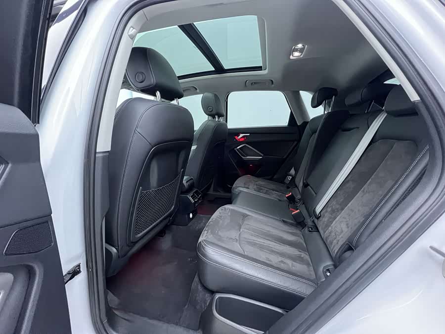 Audi Q3 2022 car image #14