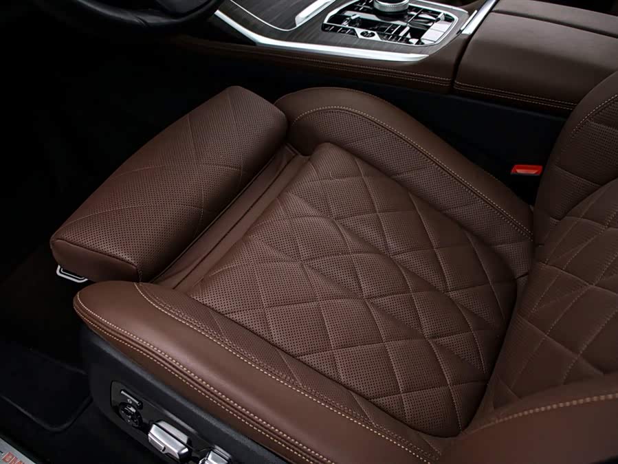 BMW X7 2023 immagine di auto #14