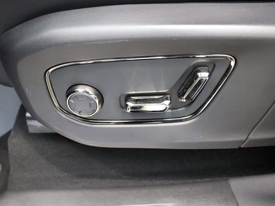 Zeekr 009 2024 car image #14
