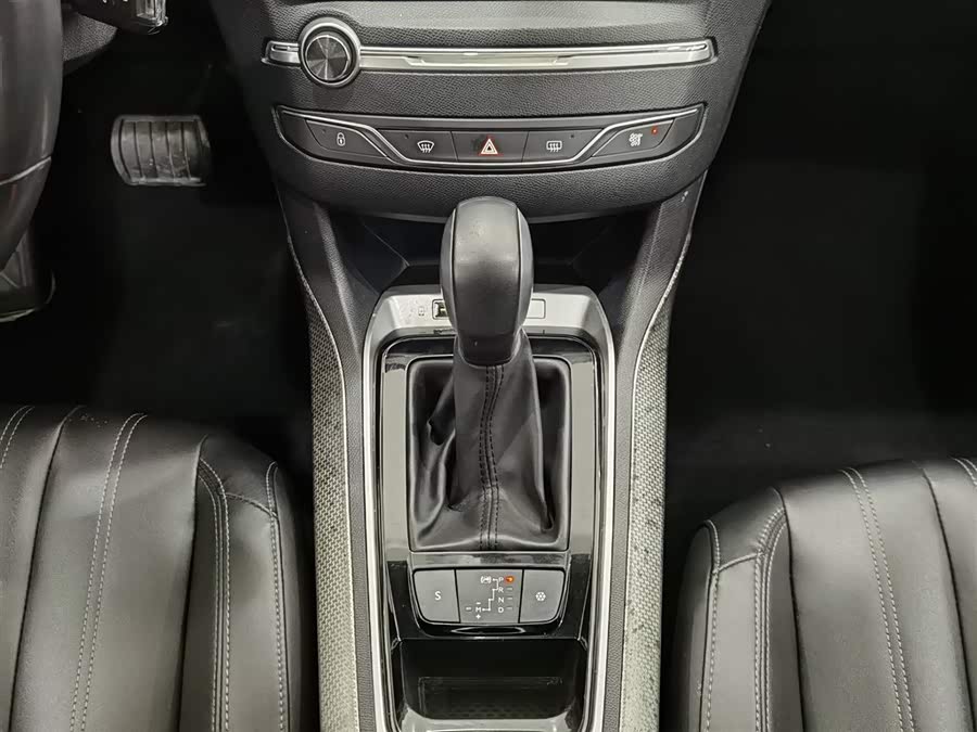 Peugeot 408 2018 car image #14