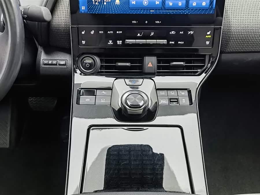 Toyota bZ4X 2022 immagine di auto #14