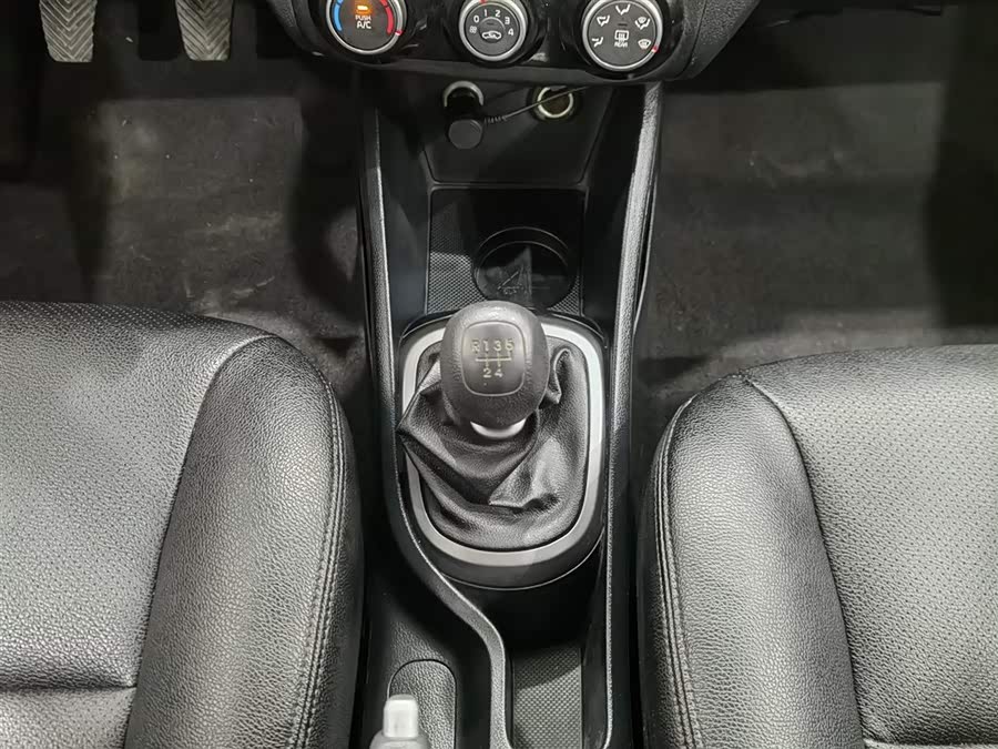 起亚 起亚K2 2015 汽车图片 #14