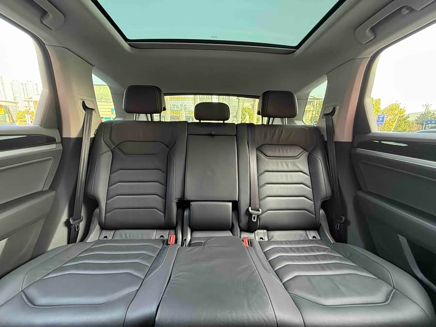 Volkswagen Touareg 2019 car image #14