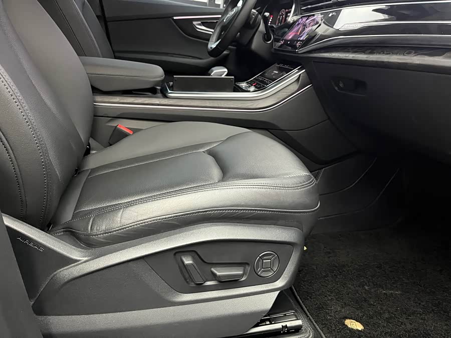 Audi Q8 2022 car image #14