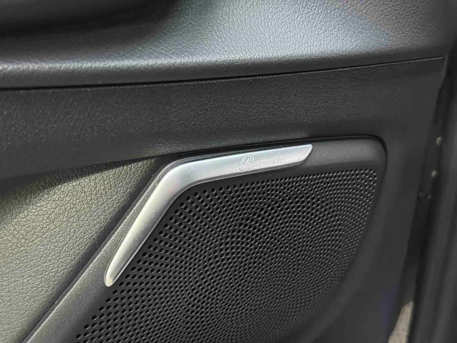 Mercedes-Benz V Class 2020 car image #14