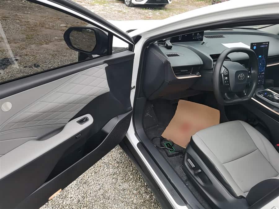 Toyota bZ3 2023 immagine di auto #14