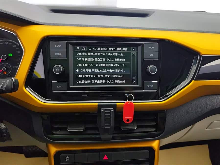 Volkswagen T-Cross 2019 car image #14