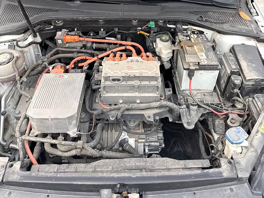 Volkswagen Golf Pure Electric 2020 car image #14