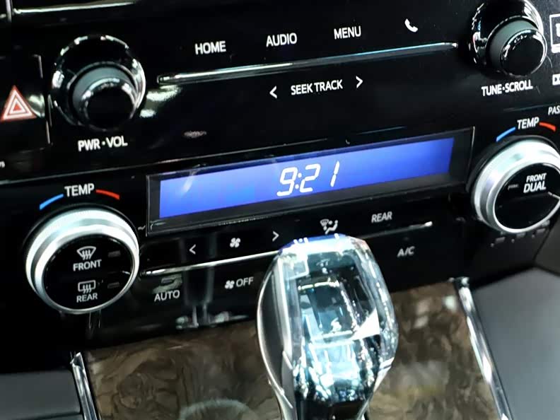 Toyota Alphard 2019 car image #14