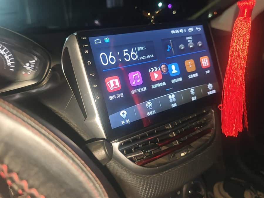 Peugeot 2008 2016 car image #14