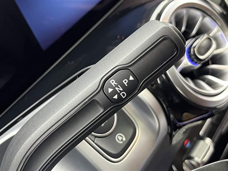 Mercedes-Benz GLB Class 2024 #14 Mercedes-Benz GLB Class 2024 car image #14