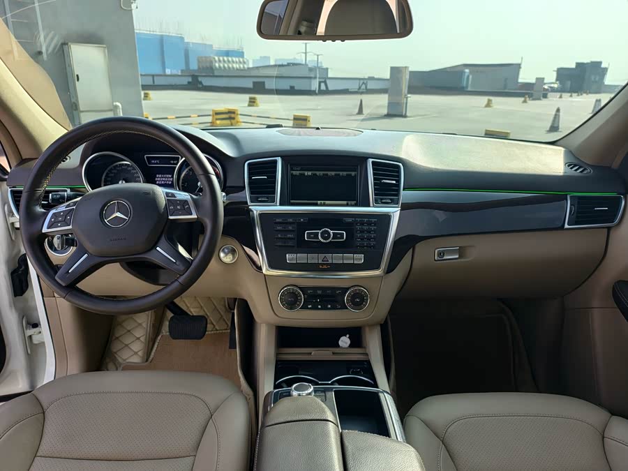 Mercedes-Benz M Class 2015 صورة سيارة #14