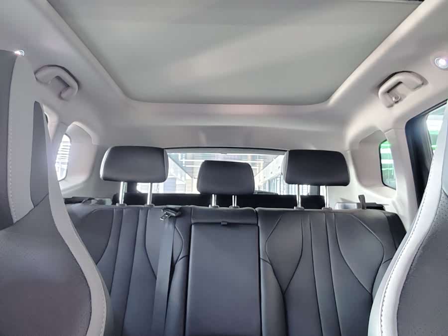 BYD Sea Lion 05 DM-i 2025 #14 BYD Sea Lion 05 DM-i 2025 car image #14