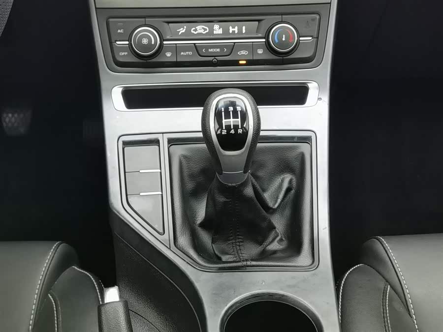 GEELY Emgrand 2018 car image #14