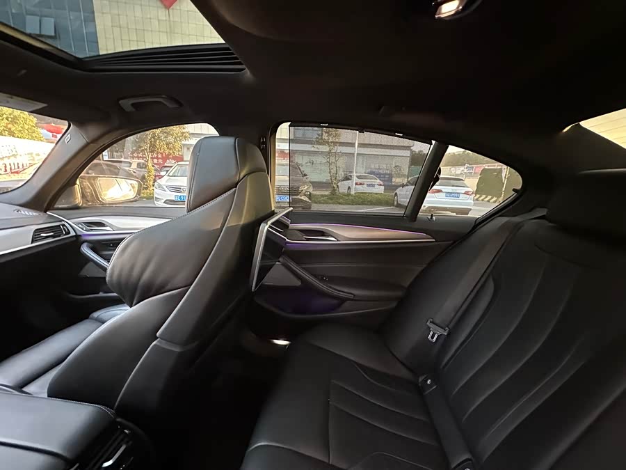 BMW M5 2019 car image #14