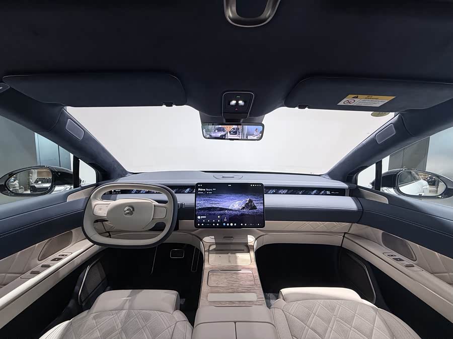 NIO ET9 2025 car image #14