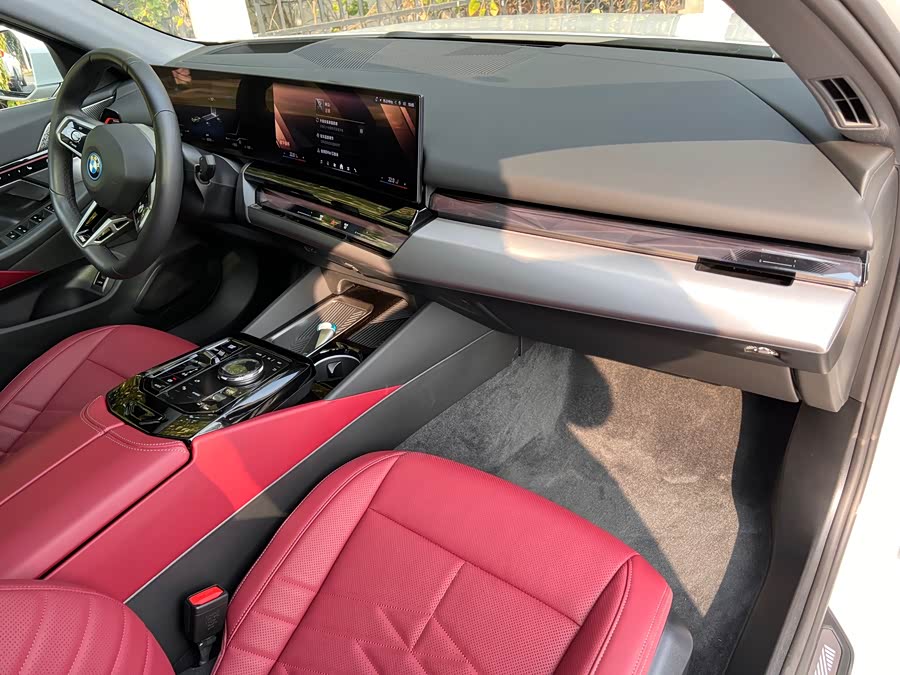 BMW i5 2025 immagine di auto #14