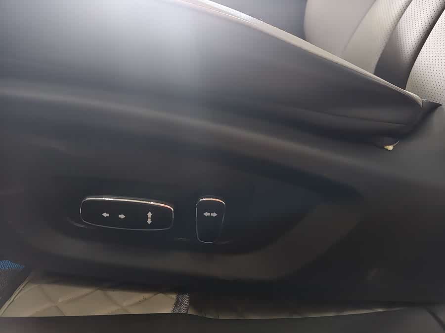 Changan UNI-V iDD 2024 car image #14