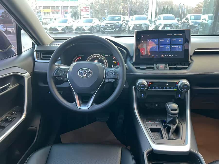 Toyota RAV4 2021 صورة سيارة #14