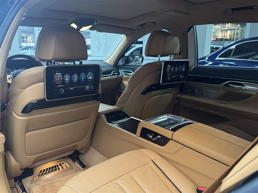 BMW 7 Series 2017 car image #14