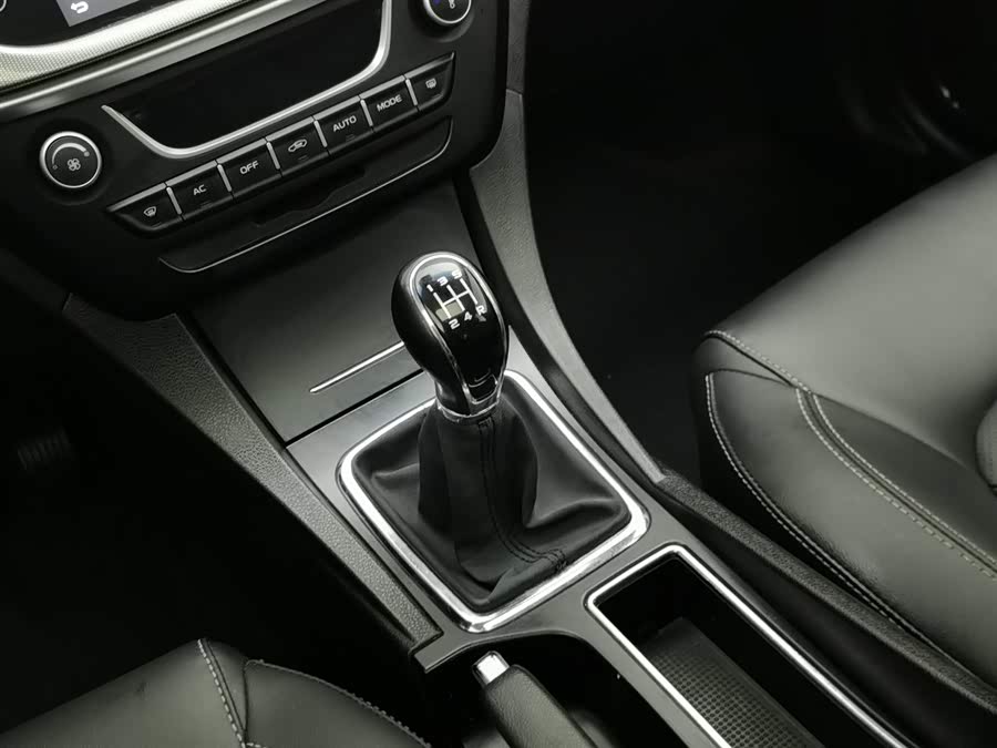 GEELY Emgrand 2017 car image #14