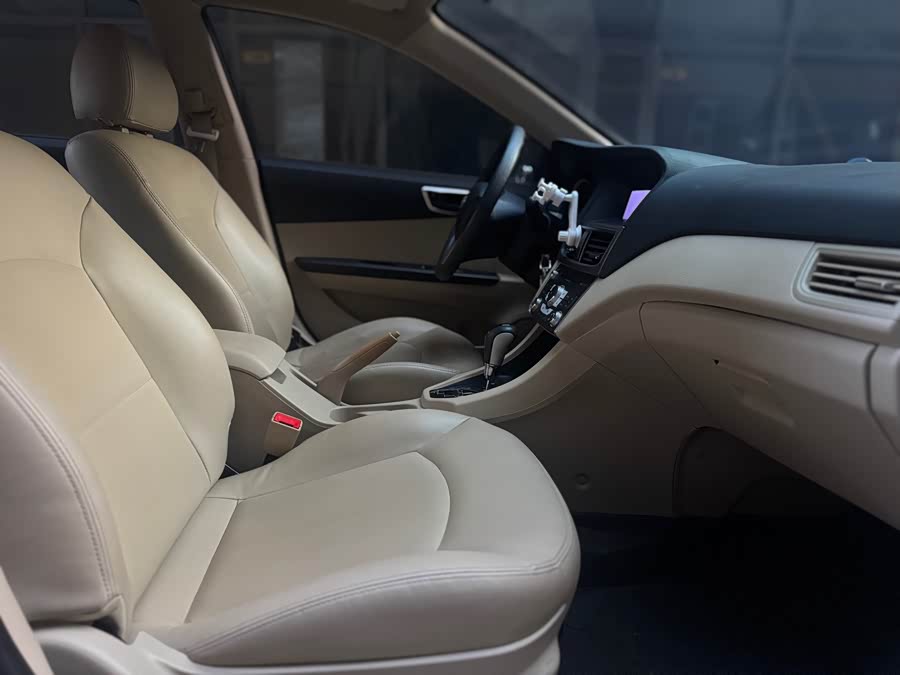 Soueast V5 Lingzhi 2014 car image #14