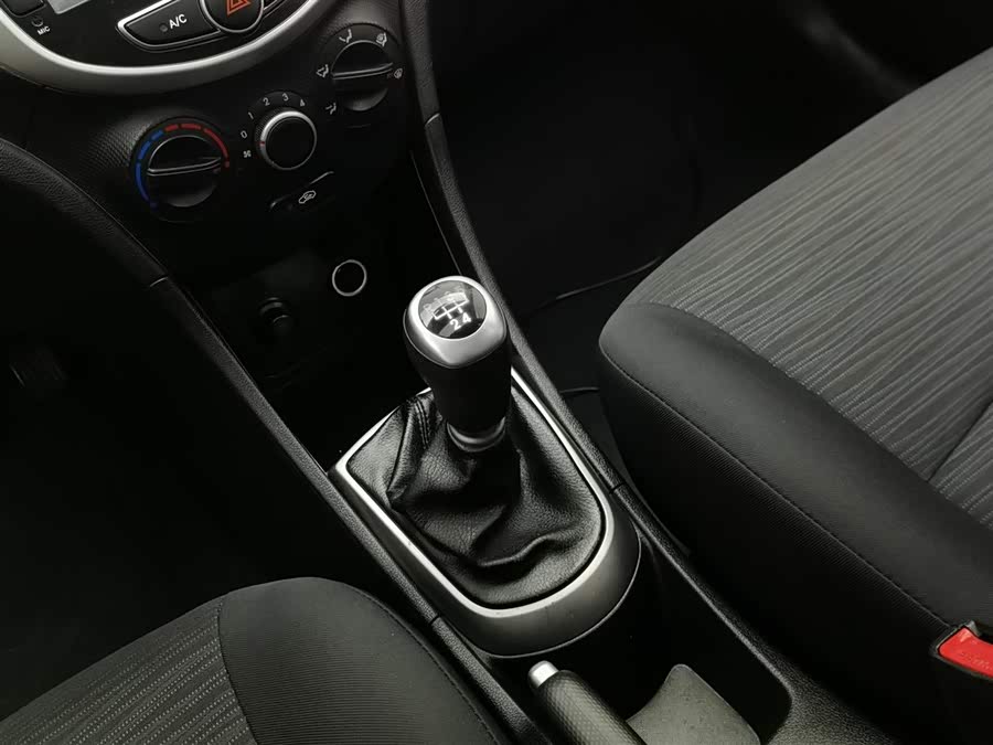 Mazda Reina Hatchback 2014 car image #14