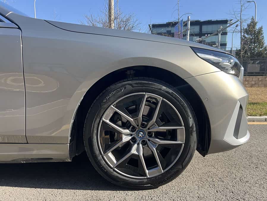 BMW i5 2024 car image #14