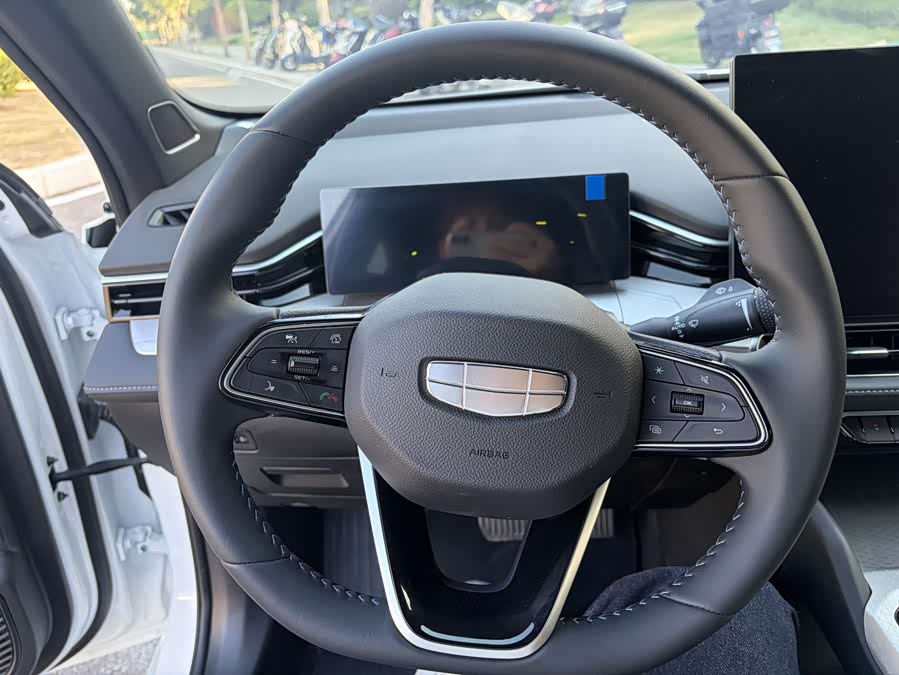 GEELY Preface 2025 #14 GEELY Preface 2025 car image #14