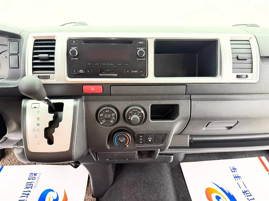 Toyota Hiace 2017 immagine di auto #14