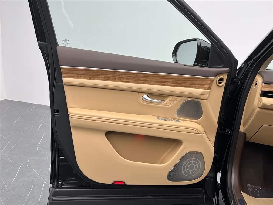 2025 car image #14
